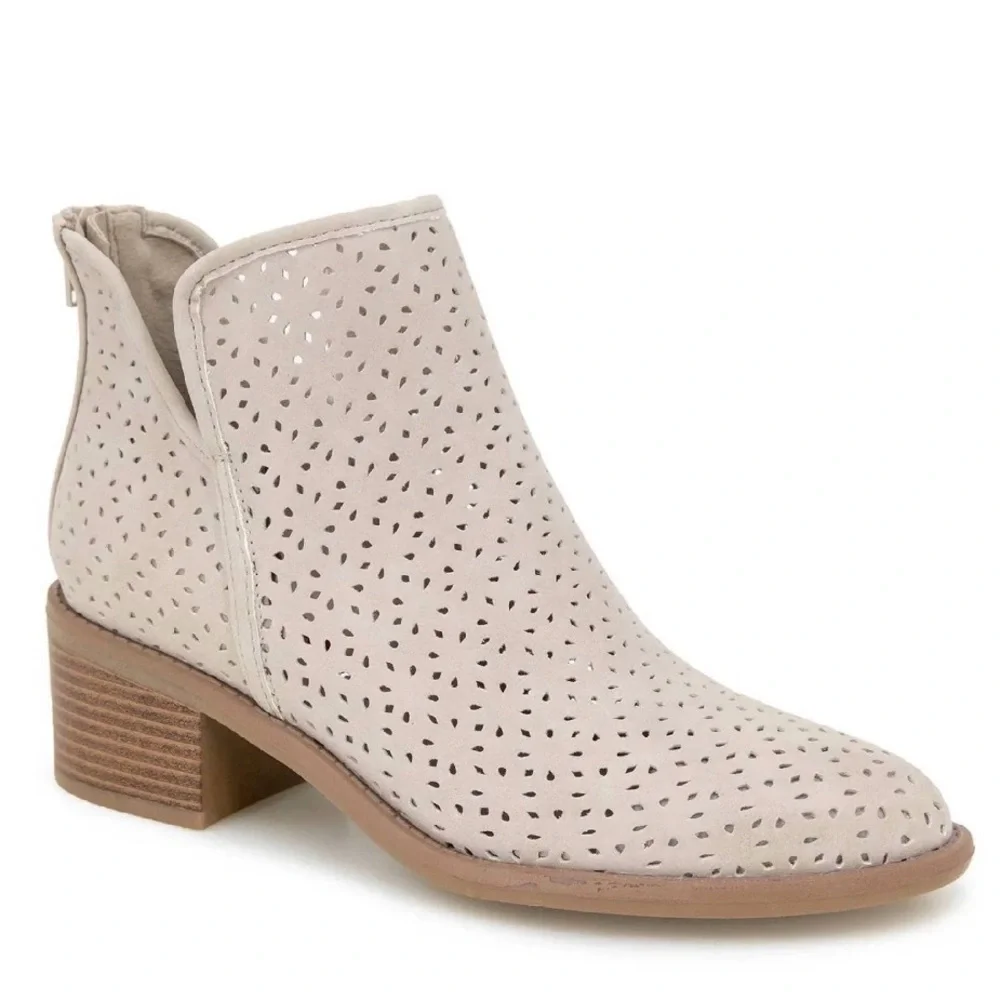 NWT The UnionBay Brielle Women's Ankle Boot- Stone